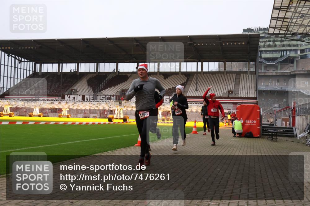 08.12.2024 - St. Pauli X-Mass-Run No. 14 Yannick Fuchs http://msf.ph/oto/7476261 08.12.2024 09:58:22 Ziel 49, 55, 802, 880, 1075, 1080, 1396, 1397, 1864, 2428, 2872, 2934, 2943, 2944, 2984, 3109 meine-sportfotos.de