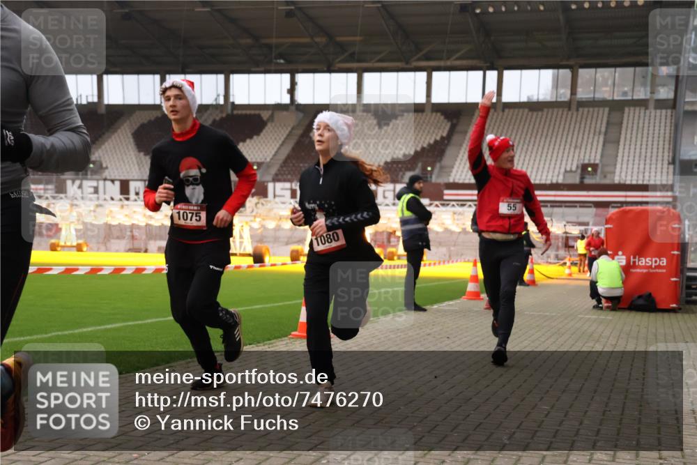 08.12.2024 - St. Pauli X-Mass-Run No. 14 Yannick Fuchs http://msf.ph/oto/7476270 08.12.2024 09:58:23 Ziel 49, 55, 802, 832, 880, 1075, 1080, 1396, 1397, 1864, 2428, 2872, 2934, 2984, 3109 meine-sportfotos.de