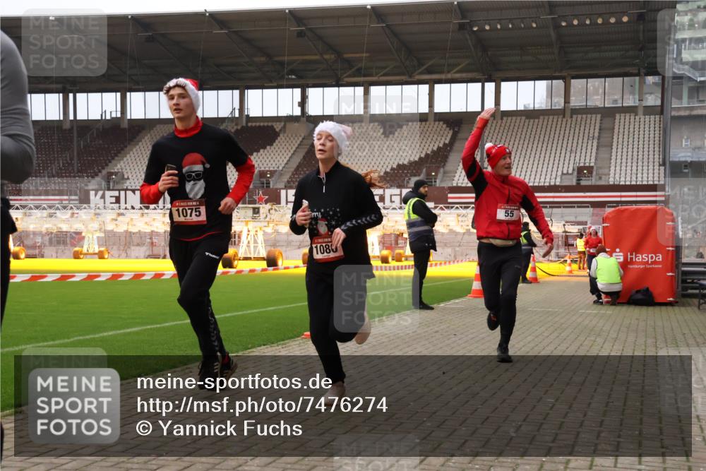 08.12.2024 - St. Pauli X-Mass-Run No. 14 Yannick Fuchs http://msf.ph/oto/7476274 08.12.2024 09:58:23 Ziel 49, 55, 802, 832, 880, 1075, 1080, 1396, 1397, 1864, 2428, 2872, 2934, 2984, 3109 meine-sportfotos.de