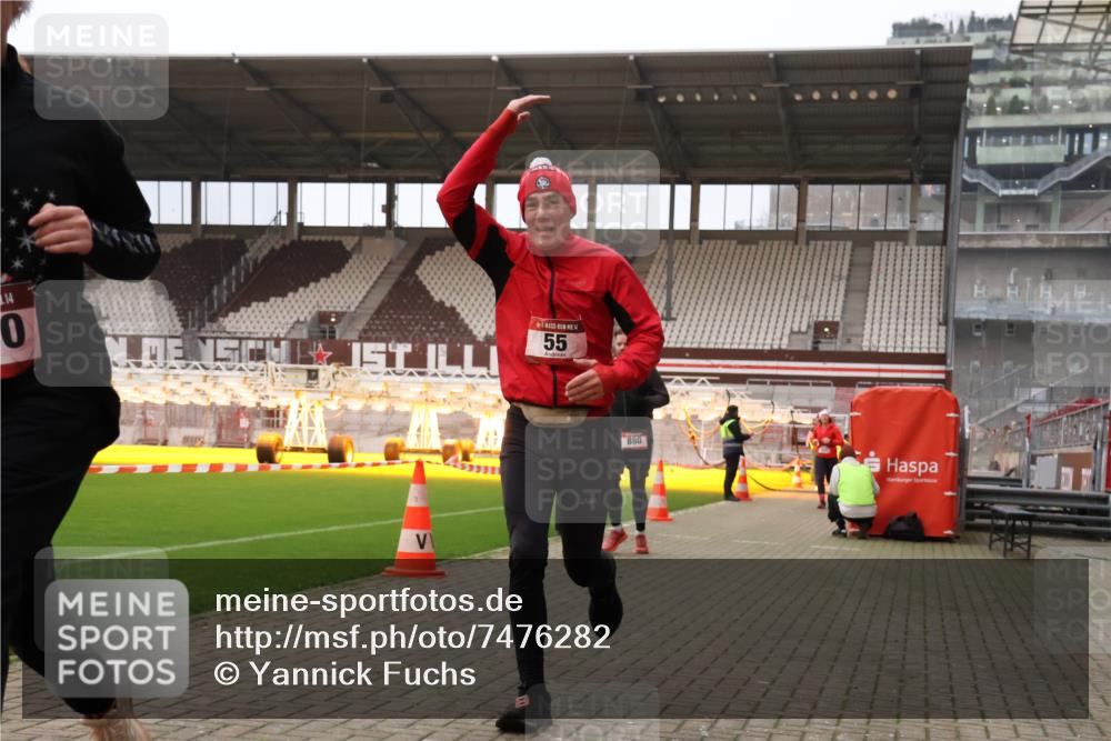 08.12.2024 - St. Pauli X-Mass-Run No. 14 Yannick Fuchs http://msf.ph/oto/7476282 08.12.2024 09:58:24 Ziel 49, 55, 802, 832, 880, 1075, 1080, 1396, 1397, 1864, 2428, 2872, 2984, 3109 meine-sportfotos.de