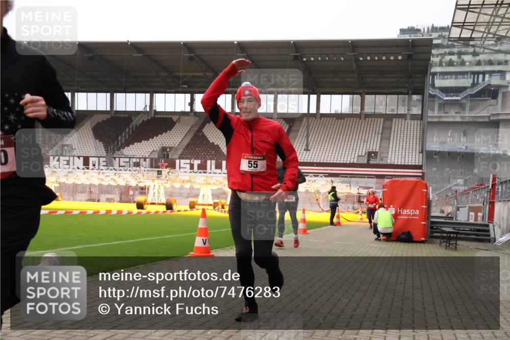08.12.2024 - St. Pauli X-Mass-Run No. 14 Yannick Fuchs http://msf.ph/oto/7476283 08.12.2024 09:58:24 Ziel 49, 55, 802, 832, 880, 1075, 1080, 1396, 1397, 1864, 2428, 2872, 2984, 3109 meine-sportfotos.de