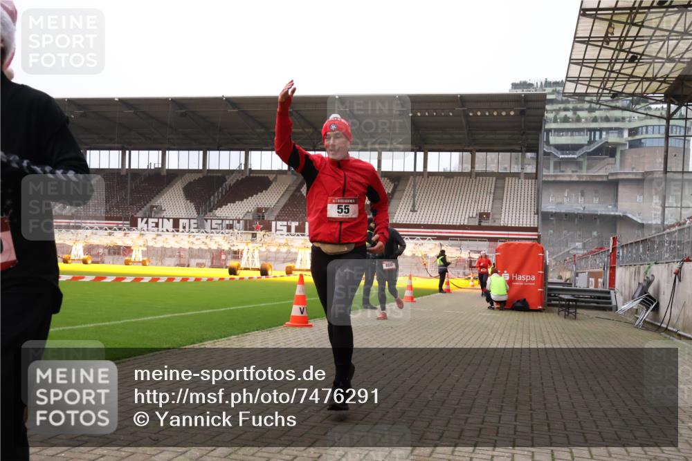 08.12.2024 - St. Pauli X-Mass-Run No. 14 Yannick Fuchs http://msf.ph/oto/7476291 08.12.2024 09:58:24 Ziel 49, 55, 802, 832, 880, 1075, 1080, 1396, 1397, 1864, 2428, 2872, 2984, 3109 meine-sportfotos.de