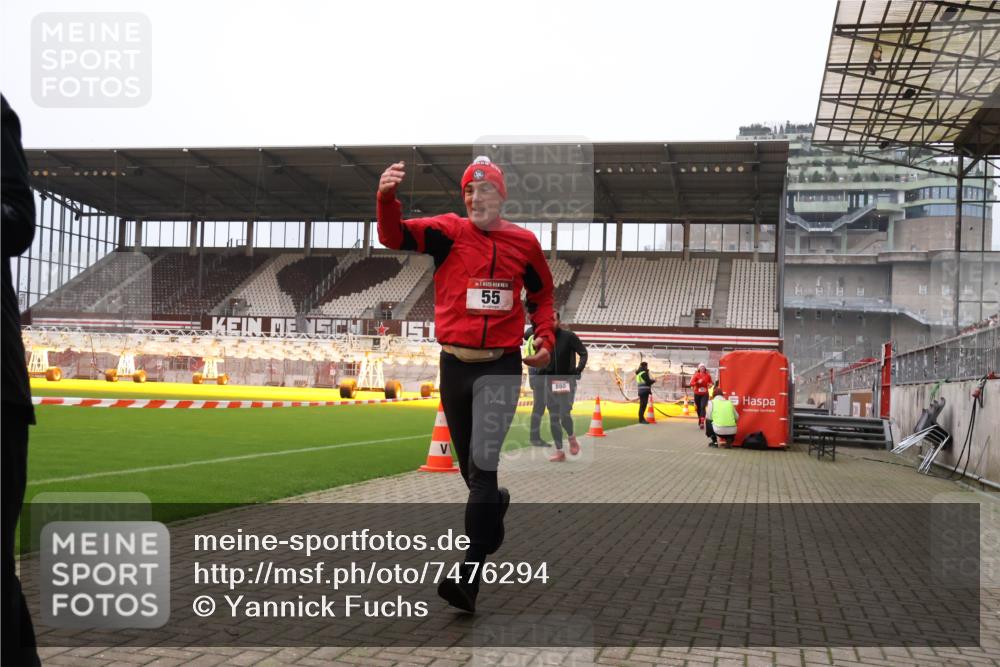 08.12.2024 - St. Pauli X-Mass-Run No. 14 Yannick Fuchs http://msf.ph/oto/7476294 08.12.2024 09:58:25 Ziel 49, 55, 802, 832, 880, 1075, 1080, 1396, 1397, 1864, 2428, 2872, 2984, 3109 meine-sportfotos.de