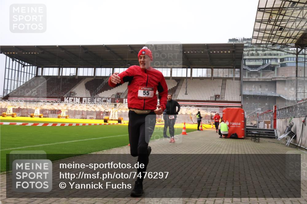 08.12.2024 - St. Pauli X-Mass-Run No. 14 Yannick Fuchs http://msf.ph/oto/7476297 08.12.2024 09:58:25 Ziel 49, 55, 802, 832, 880, 1075, 1080, 1396, 1397, 1864, 2428, 2872, 2984, 3109 meine-sportfotos.de