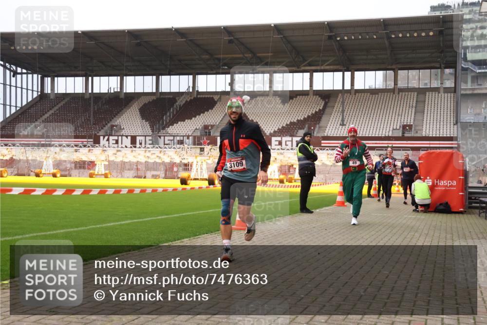 08.12.2024 - St. Pauli X-Mass-Run No. 14 Yannick Fuchs http://msf.ph/oto/7476363 08.12.2024 09:58:33 Ziel 49, 111, 802, 832, 880, 1105, 1119, 1864, 2428, 2984, 3109 meine-sportfotos.de