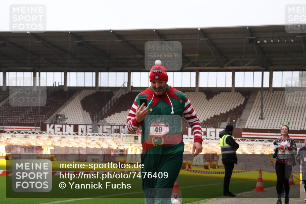08.12.2024 - St. Pauli X-Mass-Run No. 14 Yannick Fuchs http://msf.ph/oto/7476409 08.12.2024 09:58:35 Ziel 49, 111, 802, 832, 880, 1105, 1119, 1864, 2428, 2722, 2984, 3109 meine-sportfotos.de