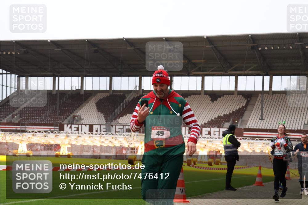 08.12.2024 - St. Pauli X-Mass-Run No. 14 Yannick Fuchs http://msf.ph/oto/7476412 08.12.2024 09:58:35 Ziel 49, 111, 802, 832, 880, 1105, 1119, 1864, 2428, 2722, 2984, 3109 meine-sportfotos.de