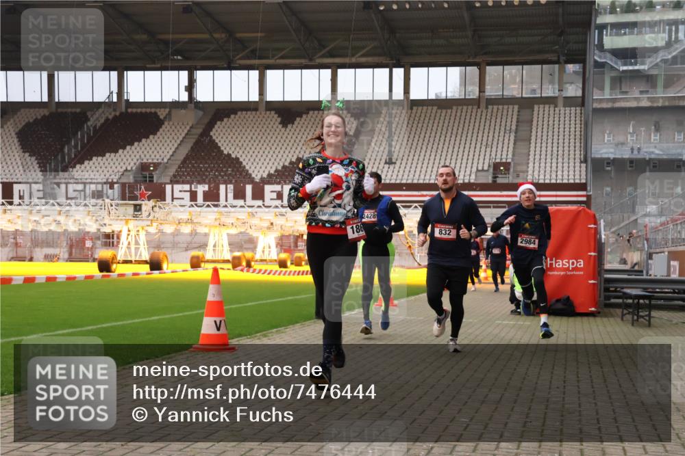 08.12.2024 - St. Pauli X-Mass-Run No. 14 Yannick Fuchs http://msf.ph/oto/7476444 08.12.2024 09:58:37 Ziel 49, 111, 802, 832, 1105, 1119, 1864, 2428, 2722, 2984, 3109 meine-sportfotos.de
