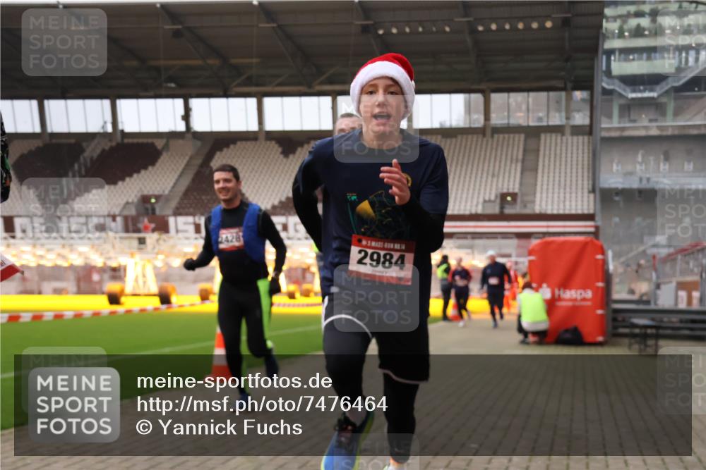 08.12.2024 - St. Pauli X-Mass-Run No. 14 Yannick Fuchs http://msf.ph/oto/7476464 08.12.2024 09:58:39 Ziel 49, 111, 488, 802, 832, 1105, 1119, 1864, 2428, 2722, 2984, 3109 meine-sportfotos.de