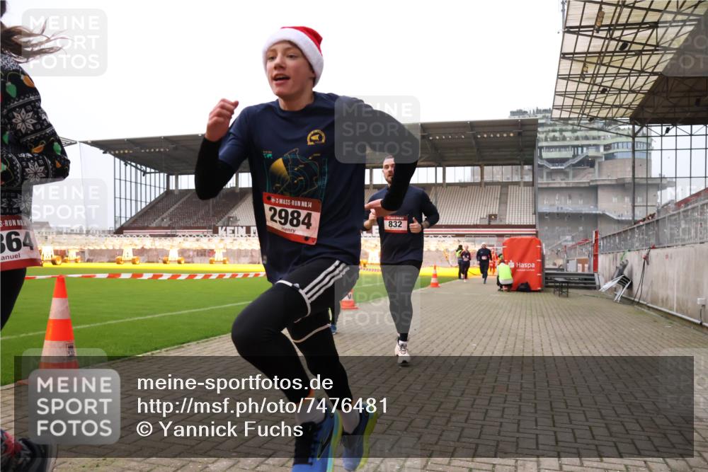 08.12.2024 - St. Pauli X-Mass-Run No. 14 Yannick Fuchs http://msf.ph/oto/7476481 08.12.2024 09:58:39 Ziel 49, 111, 488, 802, 832, 1105, 1119, 1864, 2428, 2722, 2984, 3109 meine-sportfotos.de