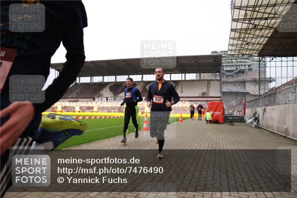 08.12.2024 - St. Pauli X-Mass-Run No. 14 Yannick Fuchs http://msf.ph/oto/7476490 08.12.2024 09:58:39 Ziel 49, 111, 488, 802, 832, 1105, 1119, 1864, 2428, 2722, 2984, 3109 meine-sportfotos.de