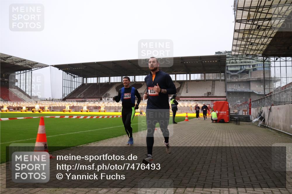 08.12.2024 - St. Pauli X-Mass-Run No. 14 Yannick Fuchs http://msf.ph/oto/7476493 08.12.2024 09:58:39 Ziel 49, 111, 488, 802, 832, 1105, 1119, 1864, 2428, 2722, 2984, 3109 meine-sportfotos.de