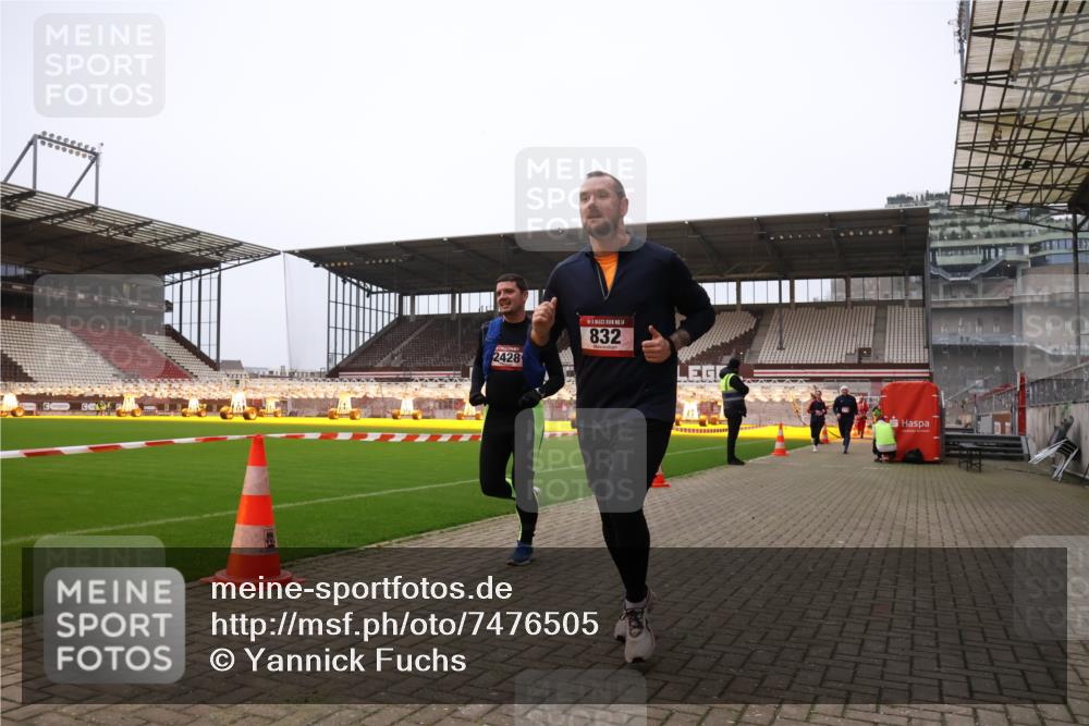08.12.2024 - St. Pauli X-Mass-Run No. 14 Yannick Fuchs http://msf.ph/oto/7476505 08.12.2024 09:58:40 Ziel 49, 111, 488, 802, 832, 989, 1105, 1119, 1864, 2428, 2722, 2984, 3109 meine-sportfotos.de