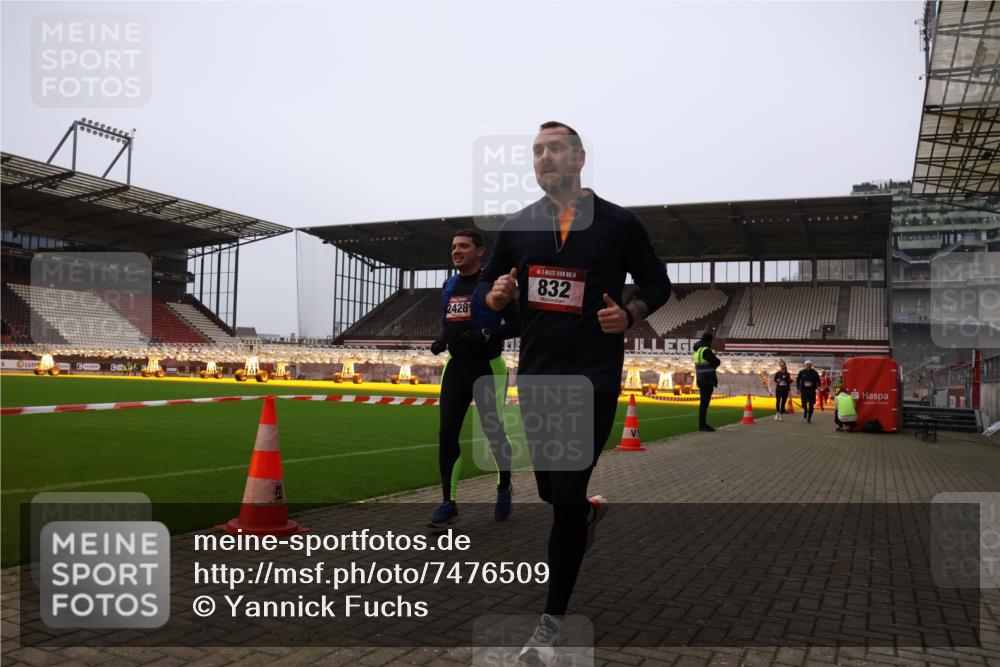 08.12.2024 - St. Pauli X-Mass-Run No. 14 Yannick Fuchs http://msf.ph/oto/7476509 08.12.2024 09:58:40 Ziel 49, 111, 488, 802, 832, 989, 1105, 1119, 1864, 2428, 2722, 2984, 3109 meine-sportfotos.de