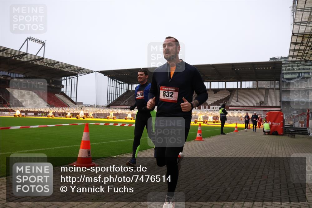 08.12.2024 - St. Pauli X-Mass-Run No. 14 Yannick Fuchs http://msf.ph/oto/7476514 08.12.2024 09:58:40 Ziel 49, 111, 488, 802, 832, 989, 1105, 1119, 1864, 2428, 2722, 2984, 3109 meine-sportfotos.de
