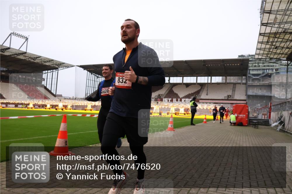 08.12.2024 - St. Pauli X-Mass-Run No. 14 Yannick Fuchs http://msf.ph/oto/7476520 08.12.2024 09:58:40 Ziel 49, 111, 488, 802, 832, 989, 1105, 1119, 1864, 2428, 2722, 2984, 3109 meine-sportfotos.de