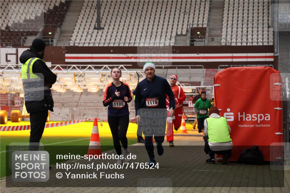 08.12.2024 - St. Pauli X-Mass-Run No. 14 Yannick Fuchs http://msf.ph/oto/7476524 08.12.2024 09:58:42 Ziel 49, 111, 488, 832, 989, 1105, 1119, 1864, 2428, 2722, 2984 meine-sportfotos.de