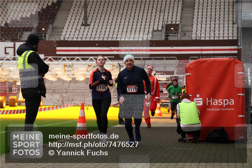 08.12.2024 - St. Pauli X-Mass-Run No. 14 Yannick Fuchs http://msf.ph/oto/7476527 08.12.2024 09:58:42 Ziel 49, 111, 488, 832, 989, 1105, 1119, 1864, 2428, 2722, 2984 meine-sportfotos.de