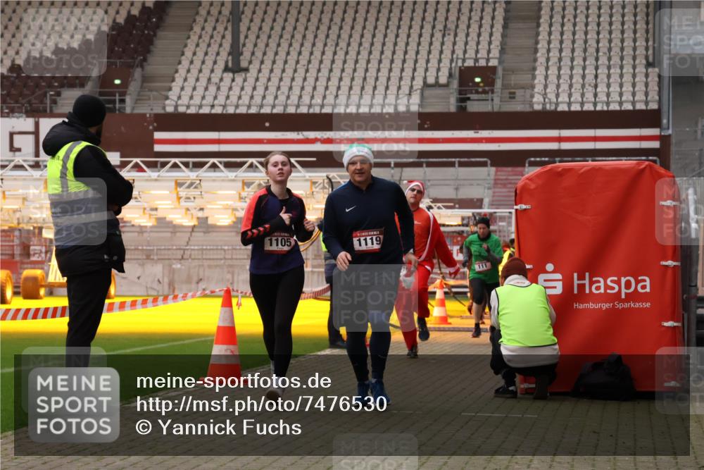 08.12.2024 - St. Pauli X-Mass-Run No. 14 Yannick Fuchs http://msf.ph/oto/7476530 08.12.2024 09:58:42 Ziel 49, 111, 488, 832, 989, 1105, 1119, 1864, 2428, 2722, 2984 meine-sportfotos.de