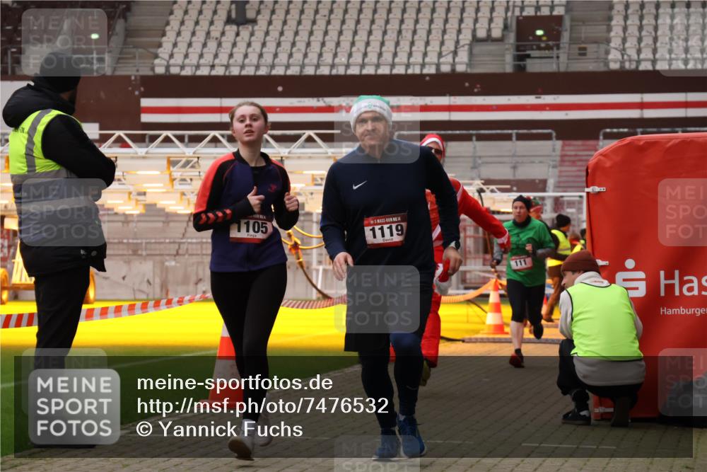 08.12.2024 - St. Pauli X-Mass-Run No. 14 Yannick Fuchs http://msf.ph/oto/7476532 08.12.2024 09:58:43 Ziel 49, 111, 488, 832, 989, 1105, 1119, 1864, 2428, 2722 meine-sportfotos.de