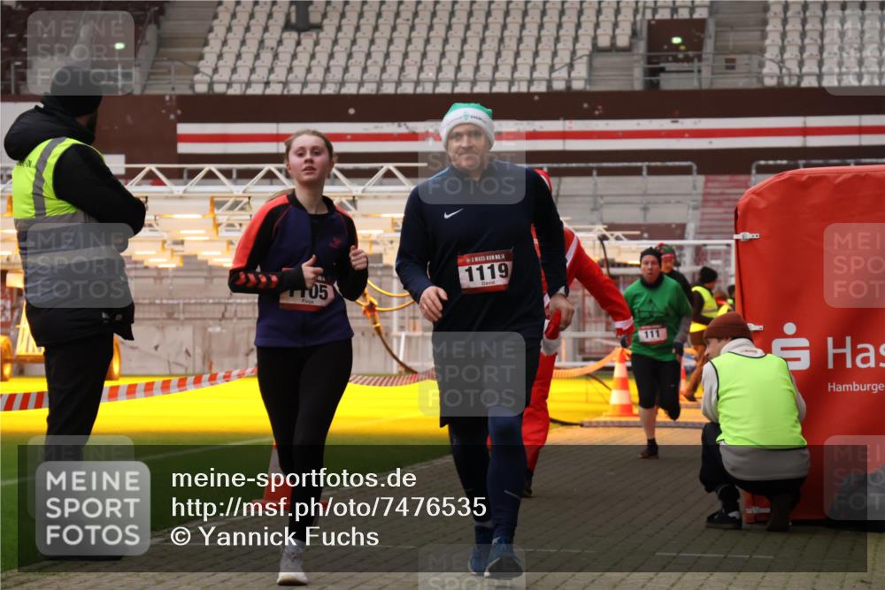 08.12.2024 - St. Pauli X-Mass-Run No. 14 Yannick Fuchs http://msf.ph/oto/7476535 08.12.2024 09:58:43 Ziel 49, 111, 488, 832, 989, 1105, 1119, 1864, 2428, 2722 meine-sportfotos.de