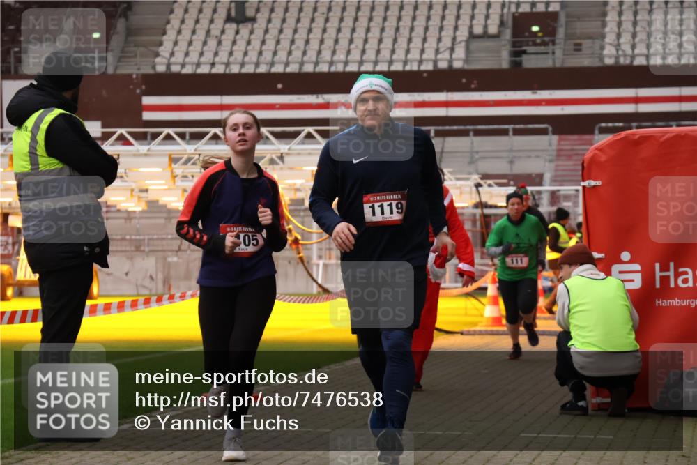 08.12.2024 - St. Pauli X-Mass-Run No. 14 Yannick Fuchs http://msf.ph/oto/7476538 08.12.2024 09:58:43 Ziel 49, 111, 488, 832, 989, 1105, 1119, 1864, 2428, 2722 meine-sportfotos.de