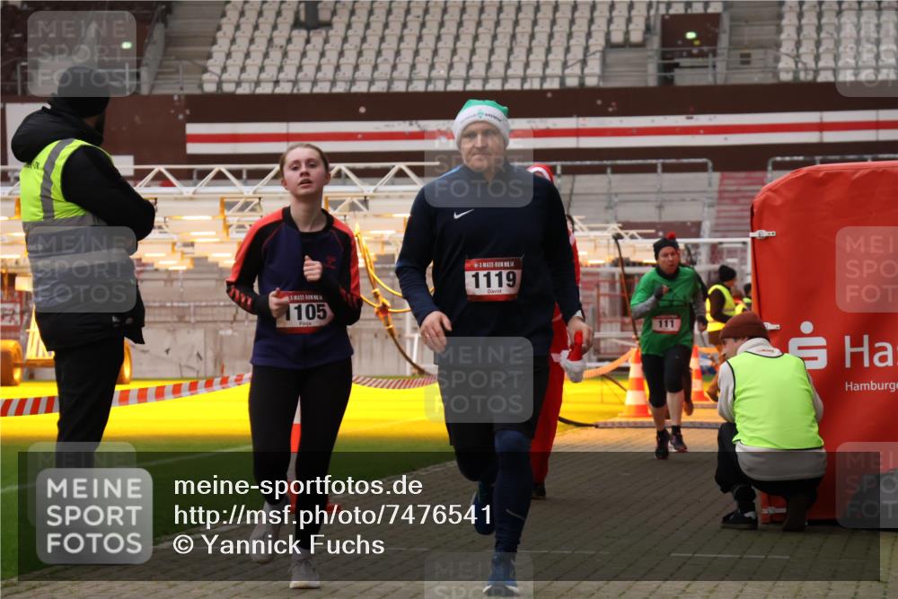 08.12.2024 - St. Pauli X-Mass-Run No. 14 Yannick Fuchs http://msf.ph/oto/7476541 08.12.2024 09:58:43 Ziel 49, 111, 488, 832, 989, 1105, 1119, 1864, 2428, 2722 meine-sportfotos.de