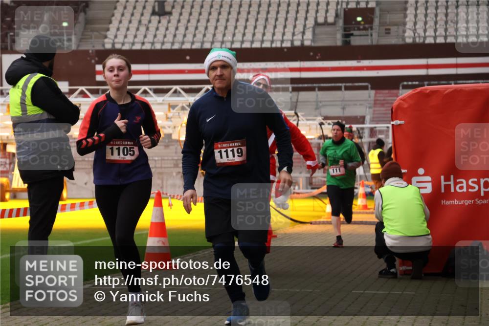 08.12.2024 - St. Pauli X-Mass-Run No. 14 Yannick Fuchs http://msf.ph/oto/7476548 08.12.2024 09:58:43 Ziel 49, 111, 488, 832, 989, 1105, 1119, 1864, 2428, 2722 meine-sportfotos.de
