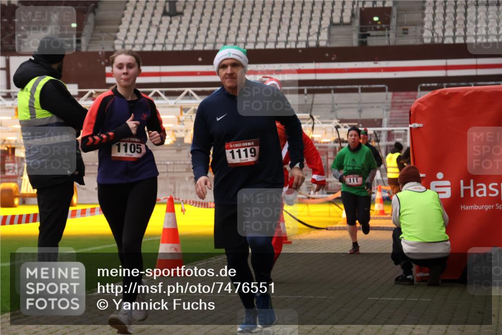 08.12.2024 - St. Pauli X-Mass-Run No. 14 Yannick Fuchs http://msf.ph/oto/7476551 08.12.2024 09:58:43 Ziel 49, 111, 488, 832, 989, 1105, 1119, 1864, 2428, 2722 meine-sportfotos.de