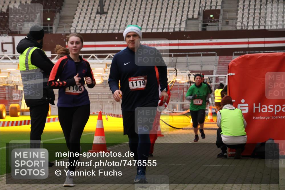 08.12.2024 - St. Pauli X-Mass-Run No. 14 Yannick Fuchs http://msf.ph/oto/7476555 08.12.2024 09:58:43 Ziel 49, 111, 488, 832, 989, 1105, 1119, 1864, 2428, 2722 meine-sportfotos.de