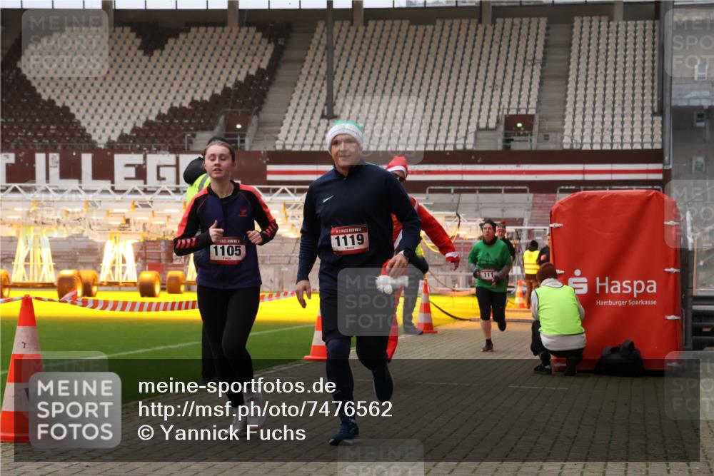 08.12.2024 - St. Pauli X-Mass-Run No. 14 Yannick Fuchs http://msf.ph/oto/7476562 08.12.2024 09:58:44 Ziel 49, 111, 488, 832, 989, 1105, 1119, 1864, 2428, 2722 meine-sportfotos.de