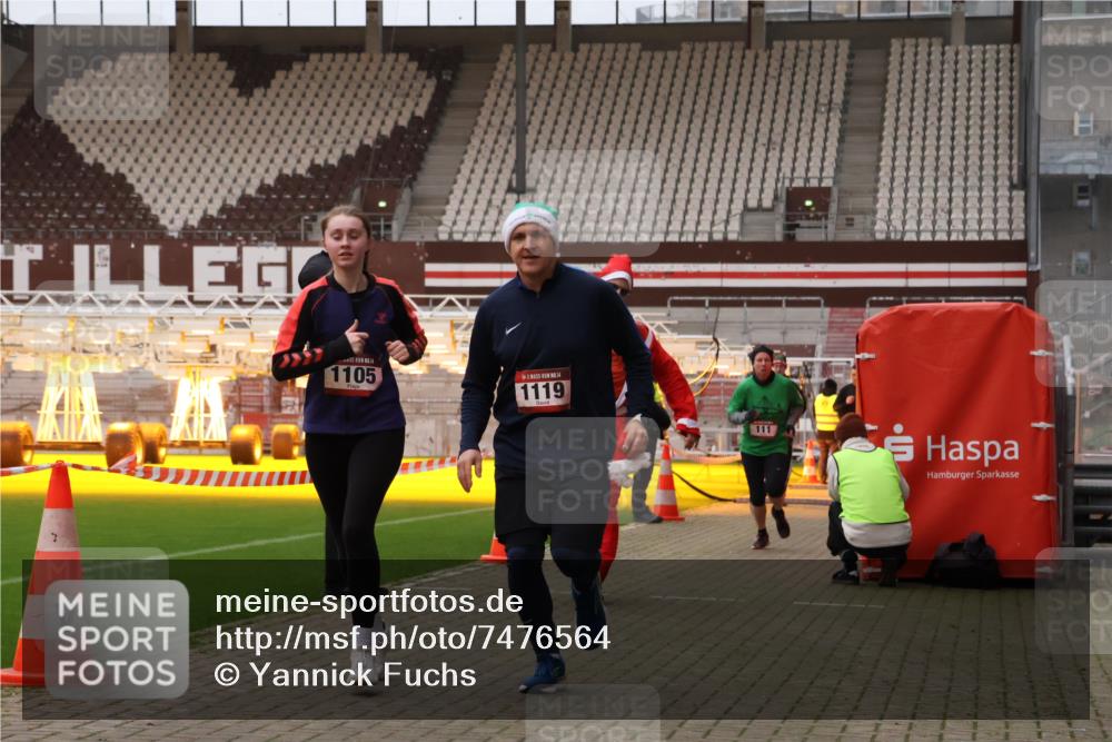 08.12.2024 - St. Pauli X-Mass-Run No. 14 Yannick Fuchs http://msf.ph/oto/7476564 08.12.2024 09:58:44 Ziel 49, 111, 488, 832, 989, 1105, 1119, 1864, 2428, 2722 meine-sportfotos.de