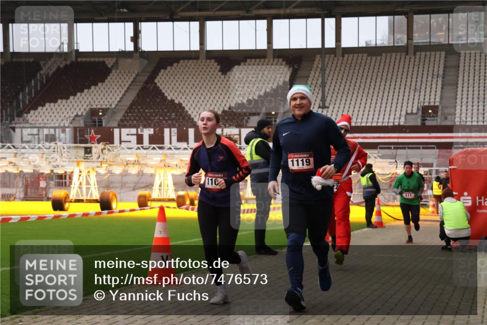 08.12.2024 - St. Pauli X-Mass-Run No. 14 Yannick Fuchs http://msf.ph/oto/7476573 08.12.2024 09:58:45 Ziel 49, 111, 488, 832, 989, 1105, 1119, 1864, 2428, 2722 meine-sportfotos.de