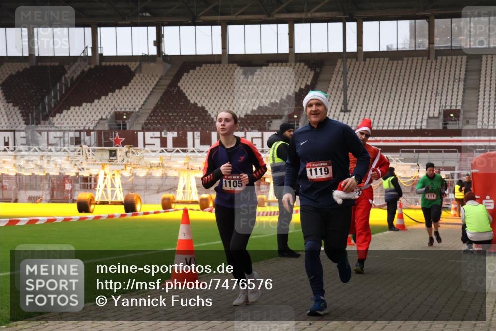 08.12.2024 - St. Pauli X-Mass-Run No. 14 Yannick Fuchs http://msf.ph/oto/7476576 08.12.2024 09:58:45 Ziel 49, 111, 488, 832, 989, 1105, 1119, 1864, 2428, 2722 meine-sportfotos.de