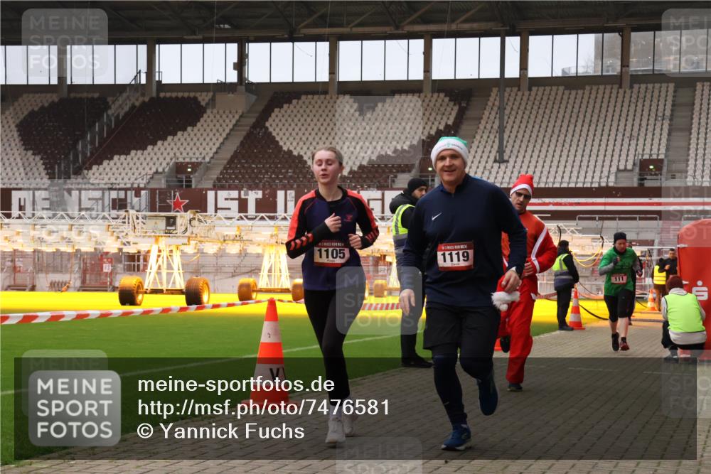 08.12.2024 - St. Pauli X-Mass-Run No. 14 Yannick Fuchs http://msf.ph/oto/7476581 08.12.2024 09:58:45 Ziel 49, 111, 488, 832, 989, 1105, 1119, 1864, 2428, 2722 meine-sportfotos.de