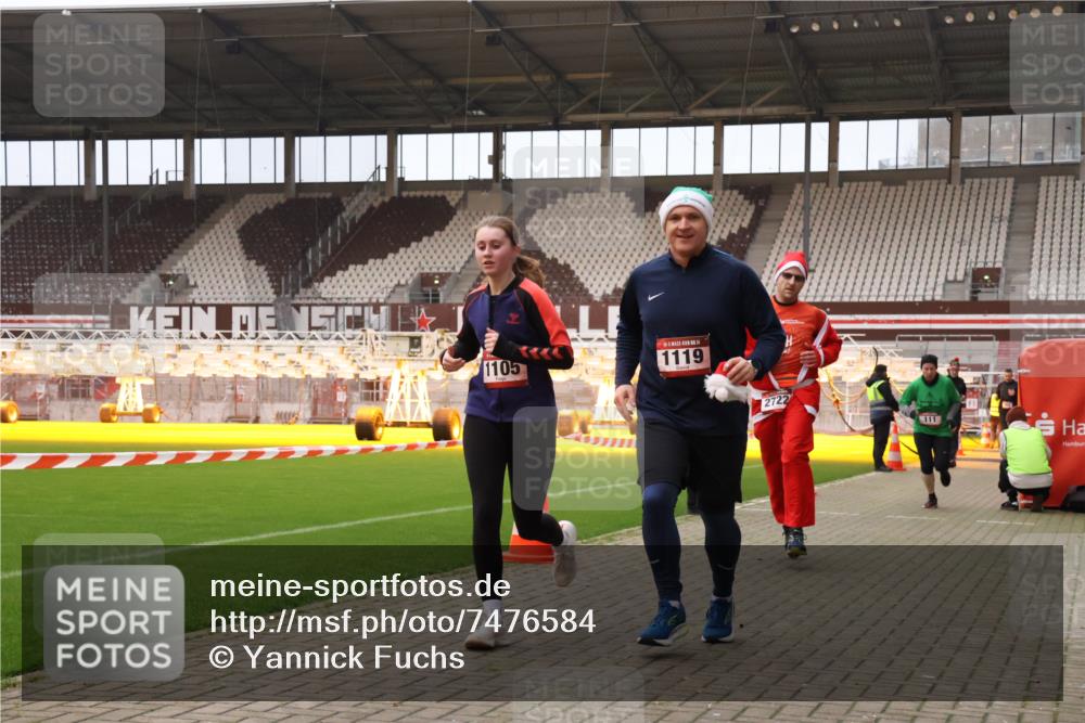 08.12.2024 - St. Pauli X-Mass-Run No. 14 Yannick Fuchs http://msf.ph/oto/7476584 08.12.2024 09:58:45 Ziel 49, 111, 488, 832, 989, 1105, 1119, 1864, 2428, 2722 meine-sportfotos.de