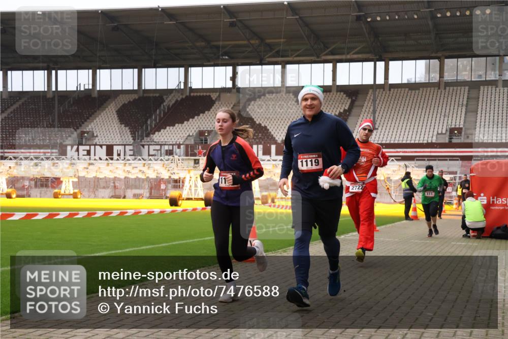 08.12.2024 - St. Pauli X-Mass-Run No. 14 Yannick Fuchs http://msf.ph/oto/7476588 08.12.2024 09:58:45 Ziel 49, 111, 488, 832, 989, 1105, 1119, 1864, 2428, 2722 meine-sportfotos.de