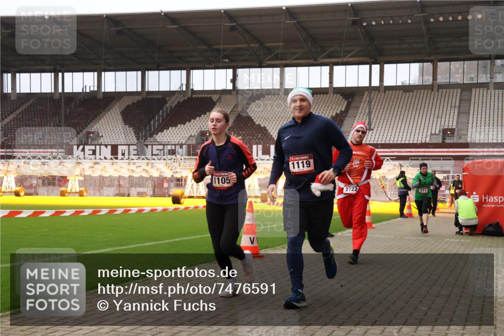 08.12.2024 - St. Pauli X-Mass-Run No. 14 Yannick Fuchs http://msf.ph/oto/7476591 08.12.2024 09:58:45 Ziel 49, 111, 488, 832, 989, 1105, 1119, 1864, 2428, 2722 meine-sportfotos.de