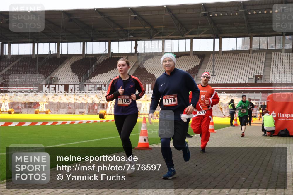 08.12.2024 - St. Pauli X-Mass-Run No. 14 Yannick Fuchs http://msf.ph/oto/7476597 08.12.2024 09:58:45 Ziel 49, 111, 488, 832, 989, 1105, 1119, 1864, 2428, 2722 meine-sportfotos.de