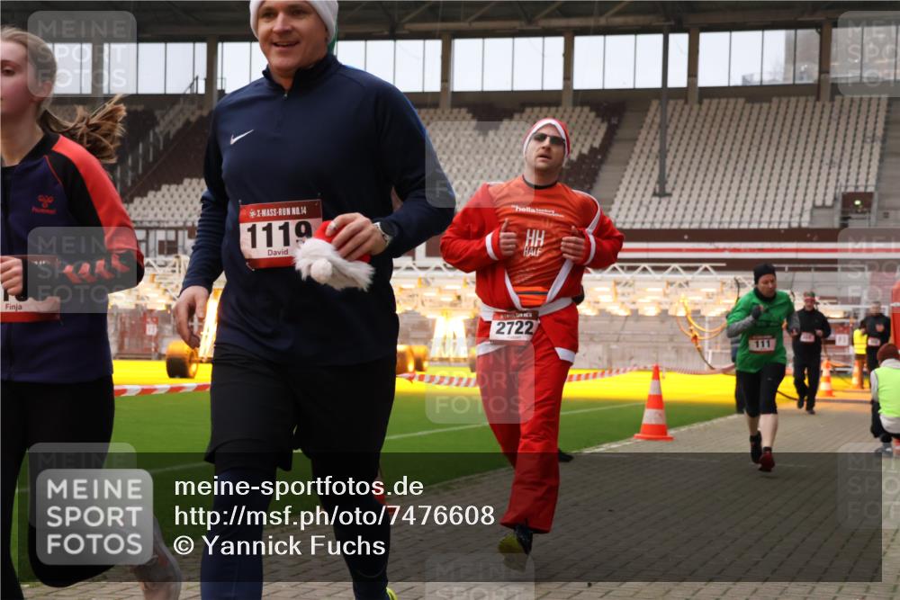 08.12.2024 - St. Pauli X-Mass-Run No. 14 Yannick Fuchs http://msf.ph/oto/7476608 08.12.2024 09:58:46 Ziel 49, 111, 488, 832, 989, 1105, 1119, 1864, 2428, 2722 meine-sportfotos.de
