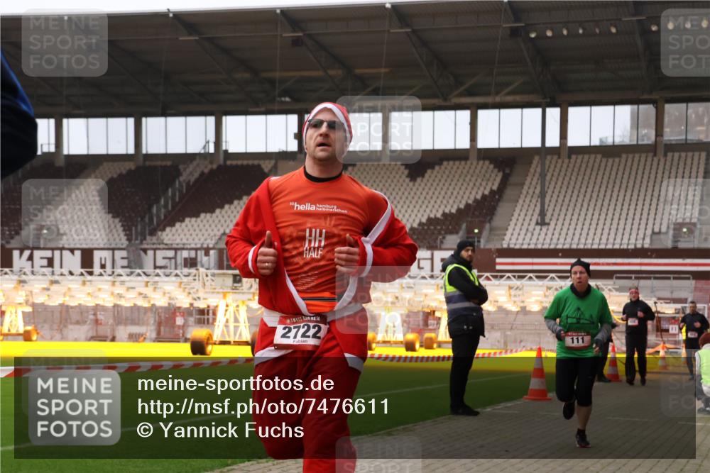 08.12.2024 - St. Pauli X-Mass-Run No. 14 Yannick Fuchs http://msf.ph/oto/7476611 08.12.2024 09:58:47 Ziel 111, 488, 832, 989, 1105, 1119, 2428, 2722 meine-sportfotos.de