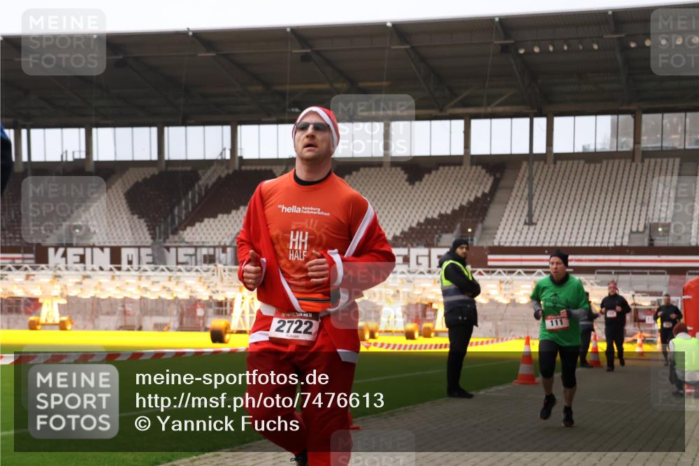 08.12.2024 - St. Pauli X-Mass-Run No. 14 Yannick Fuchs http://msf.ph/oto/7476613 08.12.2024 09:58:47 Ziel 111, 488, 832, 989, 1105, 1119, 2428, 2722 meine-sportfotos.de