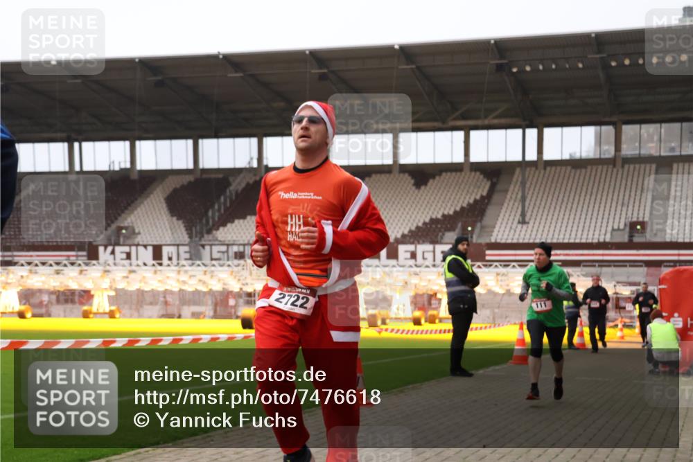 08.12.2024 - St. Pauli X-Mass-Run No. 14 Yannick Fuchs http://msf.ph/oto/7476618 08.12.2024 09:58:47 Ziel 111, 488, 832, 989, 1105, 1119, 2428, 2722 meine-sportfotos.de