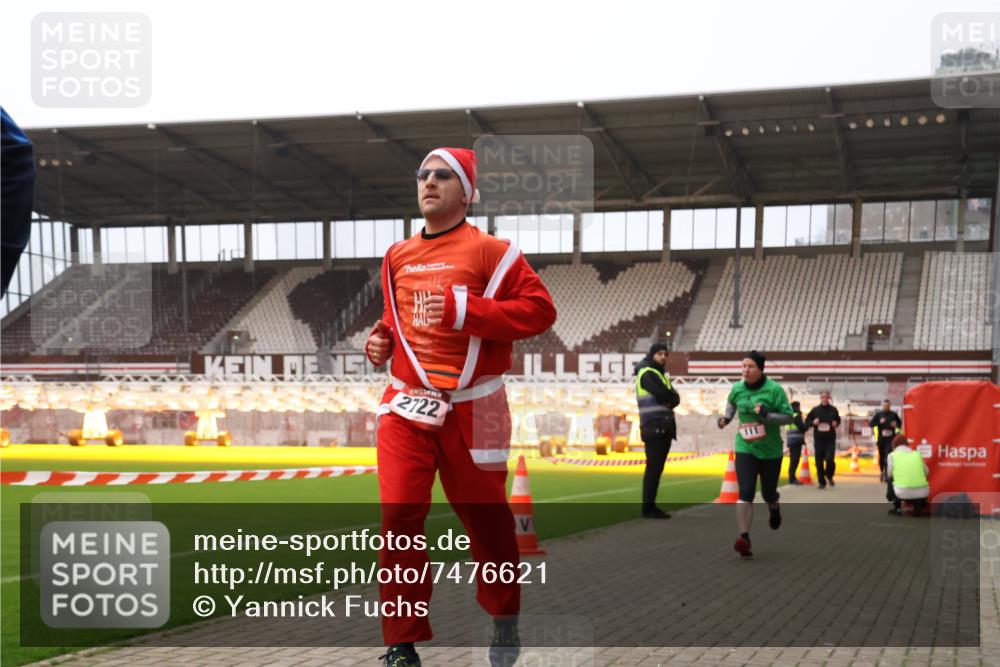 08.12.2024 - St. Pauli X-Mass-Run No. 14 Yannick Fuchs http://msf.ph/oto/7476621 08.12.2024 09:58:47 Ziel 111, 488, 832, 989, 1105, 1119, 2428, 2722 meine-sportfotos.de