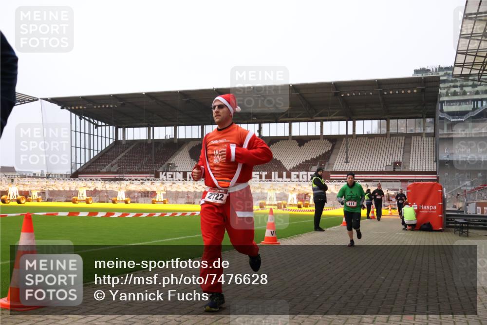 08.12.2024 - St. Pauli X-Mass-Run No. 14 Yannick Fuchs http://msf.ph/oto/7476628 08.12.2024 09:58:47 Ziel 111, 488, 832, 989, 1105, 1119, 2428, 2722 meine-sportfotos.de