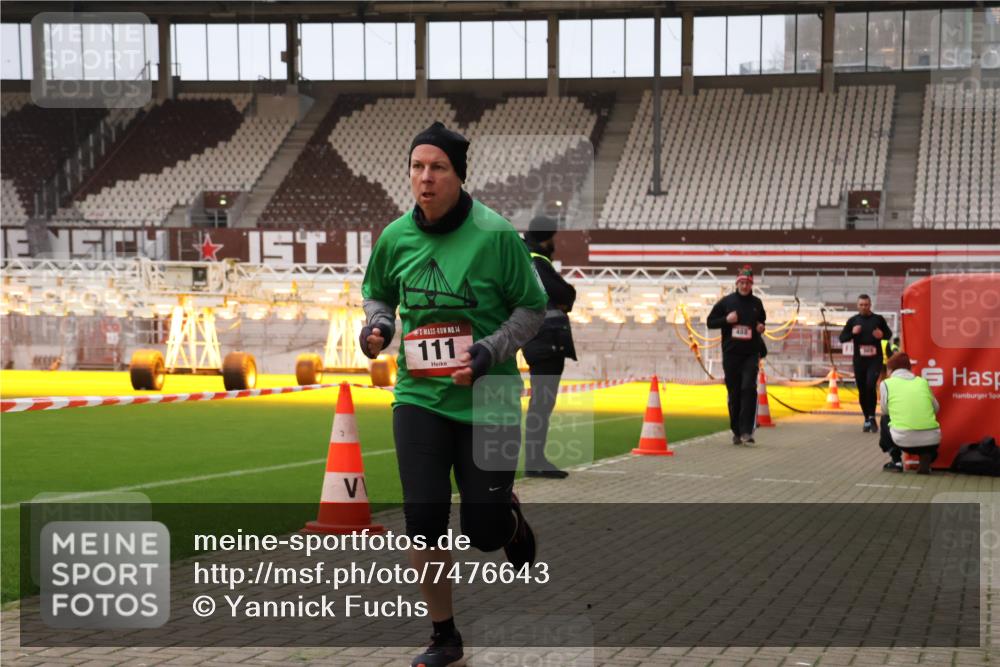 08.12.2024 - St. Pauli X-Mass-Run No. 14 Yannick Fuchs http://msf.ph/oto/7476643 08.12.2024 09:58:48 Ziel 111, 488, 832, 989, 1105, 1119, 2722 meine-sportfotos.de