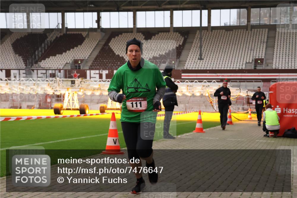08.12.2024 - St. Pauli X-Mass-Run No. 14 Yannick Fuchs http://msf.ph/oto/7476647 08.12.2024 09:58:49 Ziel 111, 488, 989, 1105, 1119, 2722 meine-sportfotos.de