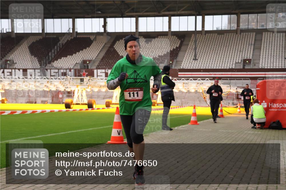 08.12.2024 - St. Pauli X-Mass-Run No. 14 Yannick Fuchs http://msf.ph/oto/7476650 08.12.2024 09:58:49 Ziel 111, 488, 989, 1105, 1119, 2722 meine-sportfotos.de