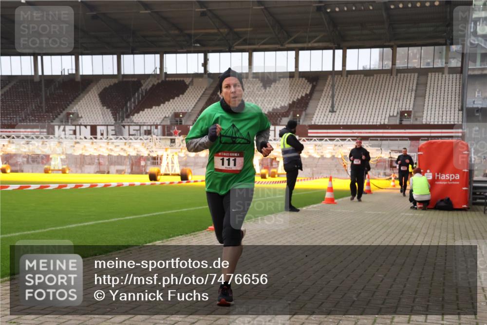 08.12.2024 - St. Pauli X-Mass-Run No. 14 Yannick Fuchs http://msf.ph/oto/7476656 08.12.2024 09:58:49 Ziel 111, 488, 989, 1105, 1119, 2722 meine-sportfotos.de