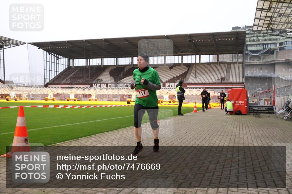 08.12.2024 - St. Pauli X-Mass-Run No. 14 Yannick Fuchs http://msf.ph/oto/7476669 08.12.2024 09:58:49 Ziel 111, 488, 989, 1105, 1119, 2722 meine-sportfotos.de